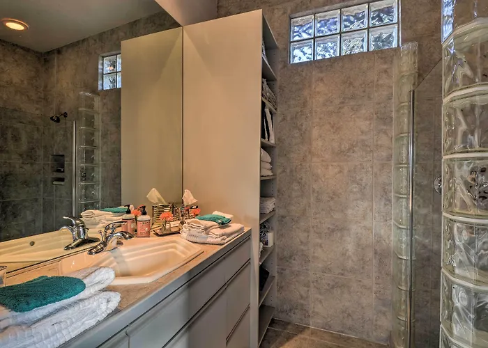 2 Acres & Red Rock Views: Casita! *