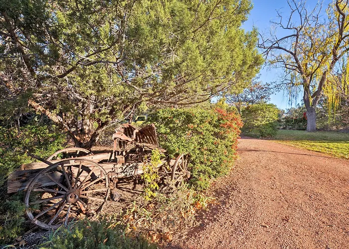 2 Acres & Red Rock Views: Casita! Sedona