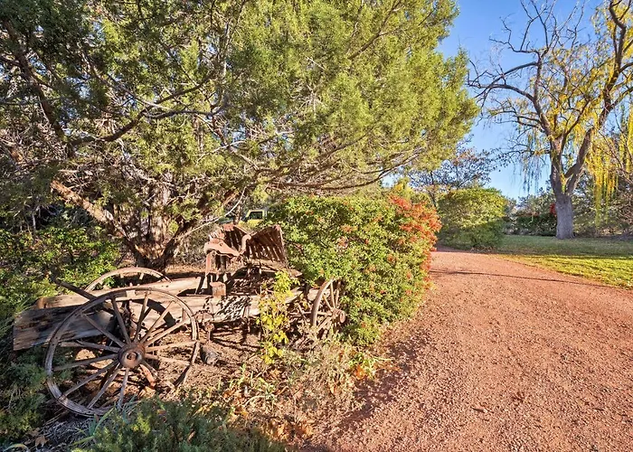 2 Acres & Red Rock Views: Casita! Apartment Sedona